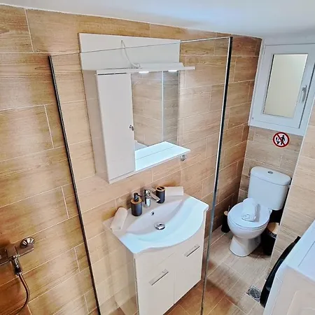 Apartment Polis *